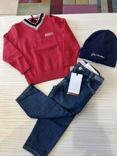 Maglione e jeans panciotti